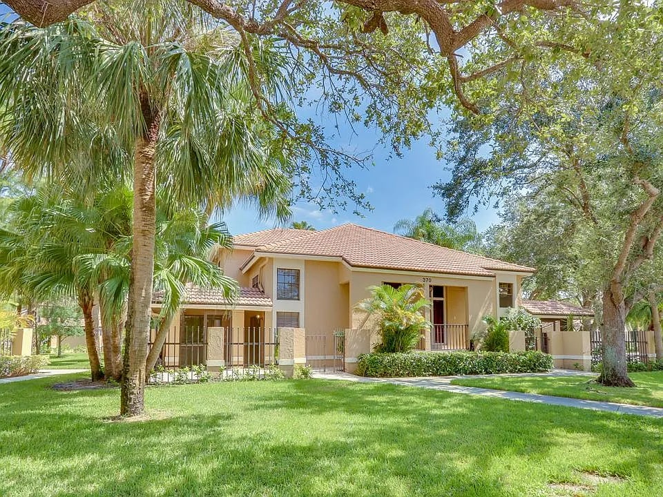 370 Prestwick Cir