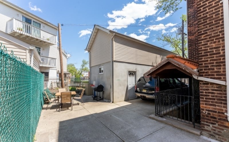 24 Elm Rd