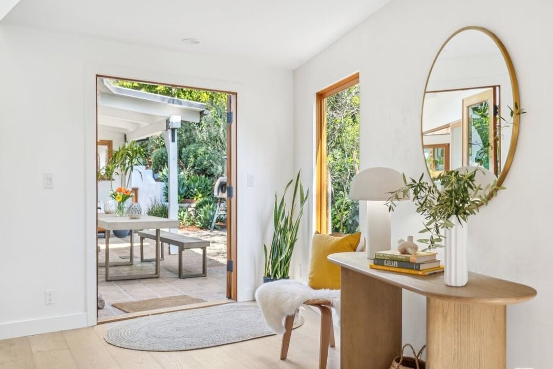 Sunset Crest Dr, 90046