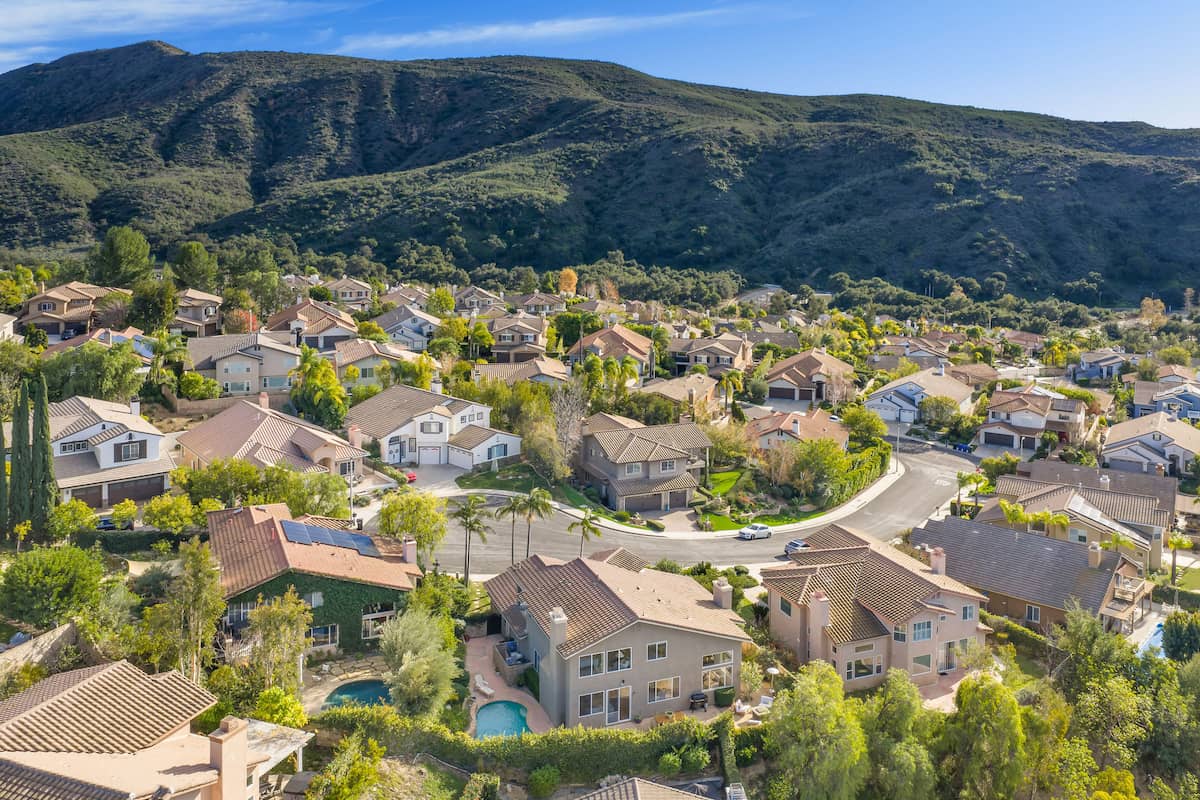 Aerial view of homes in Thousand Oaks California