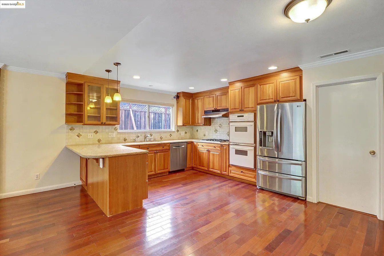 8153 Surrey Ln