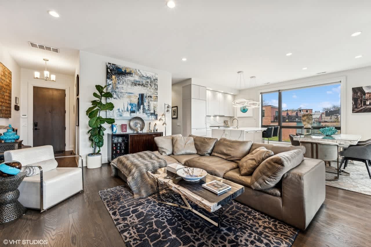 1110 W Schubert