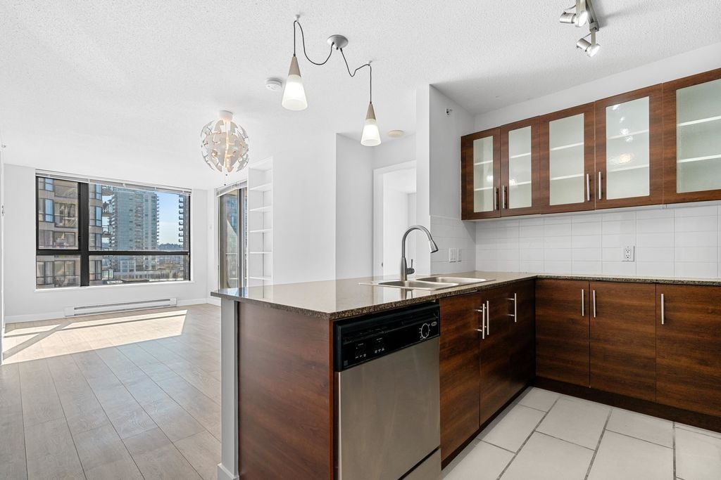 833 Agnes St, #807