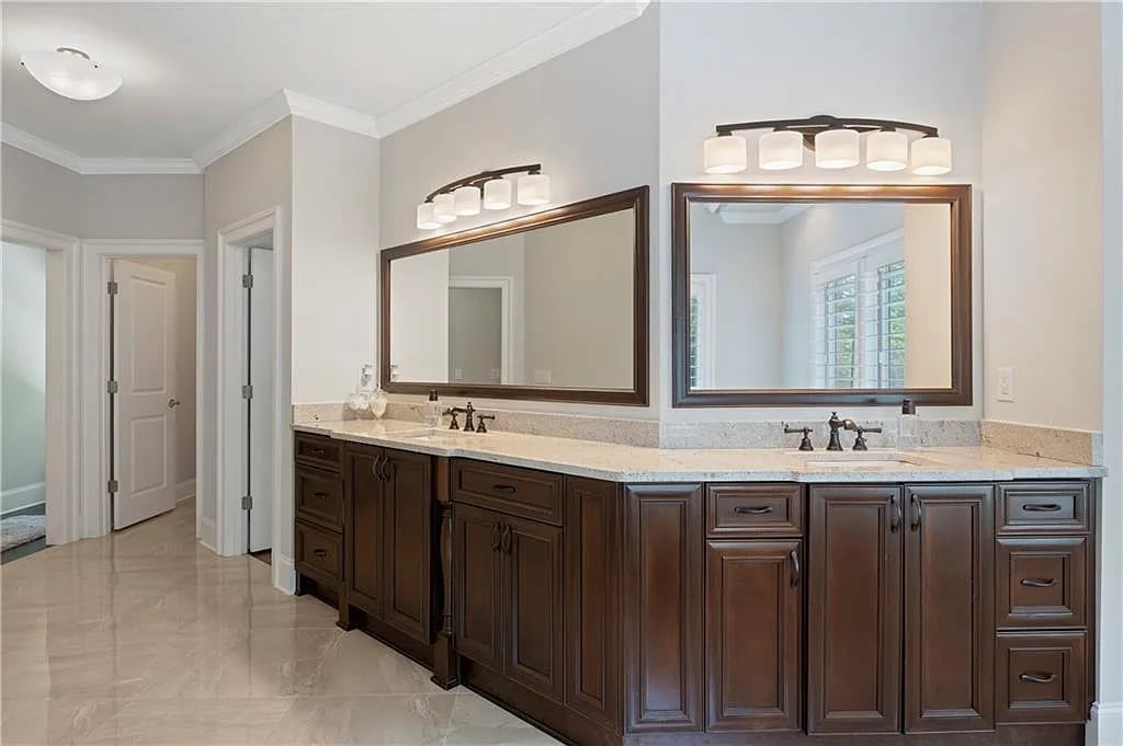 1555 Northcliff Trce