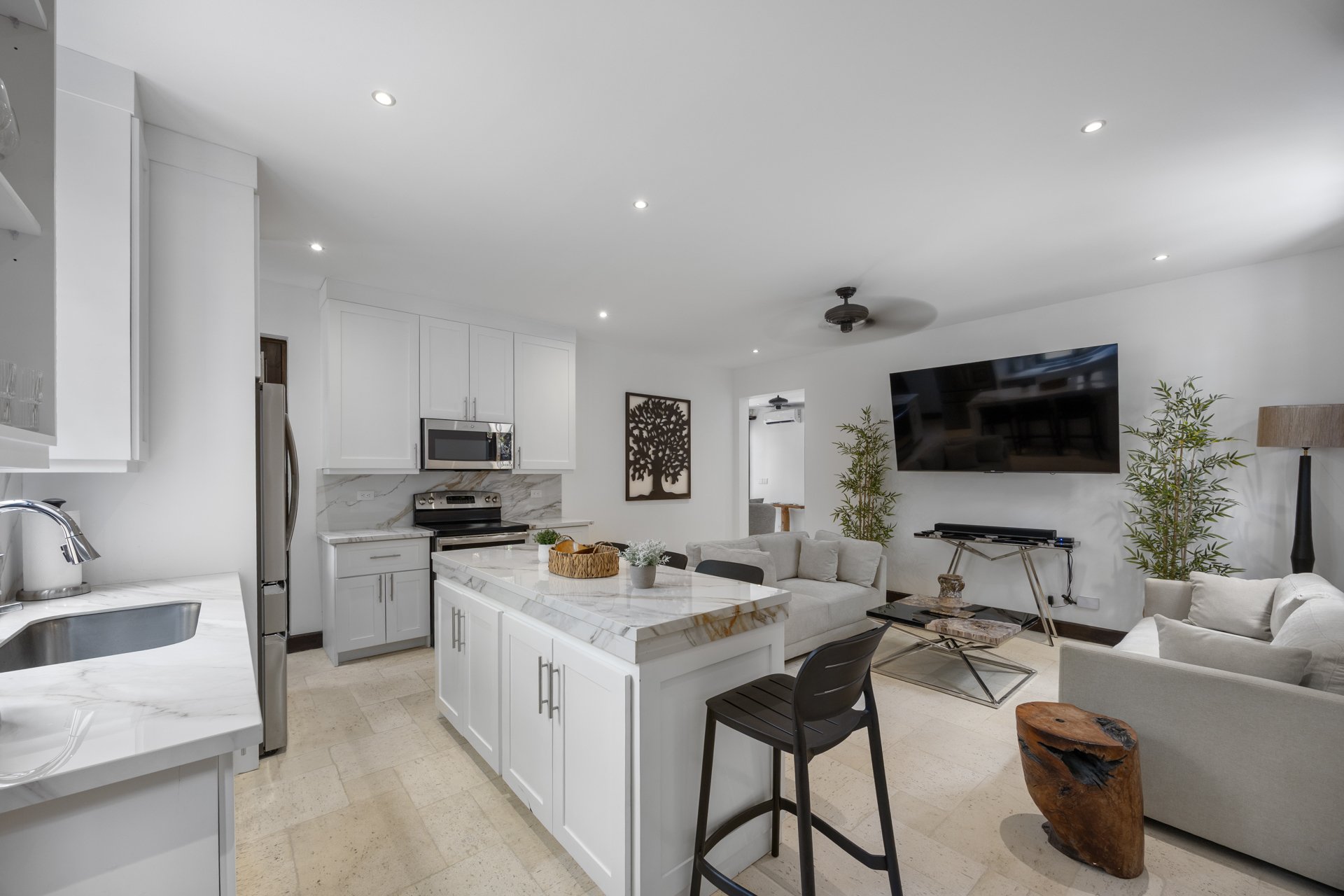 La Antigua 16 Avenida | Renovated 2-Bedroom Condo with Private Plunge Pool in Walkable Las Catalinas