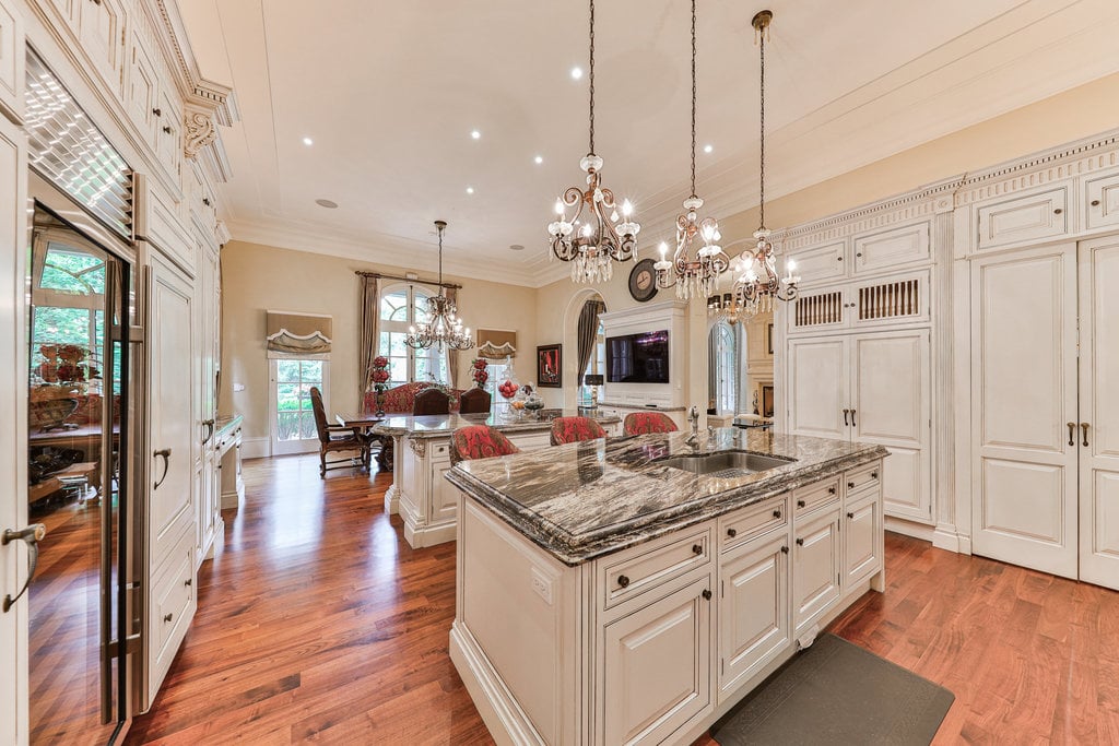 489 Lakeshore Road East