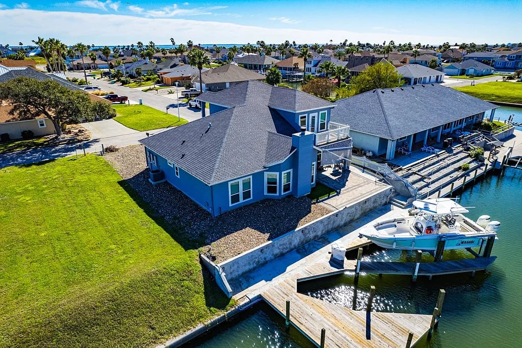 112 Dolphin Ct