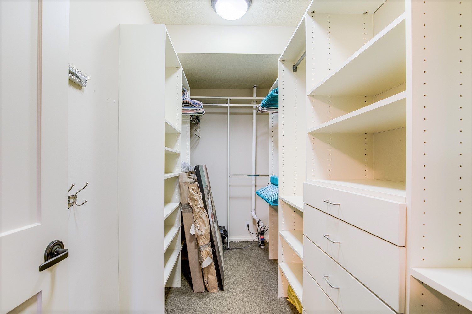 Luxurious Walkout End-Unit in Private Setting