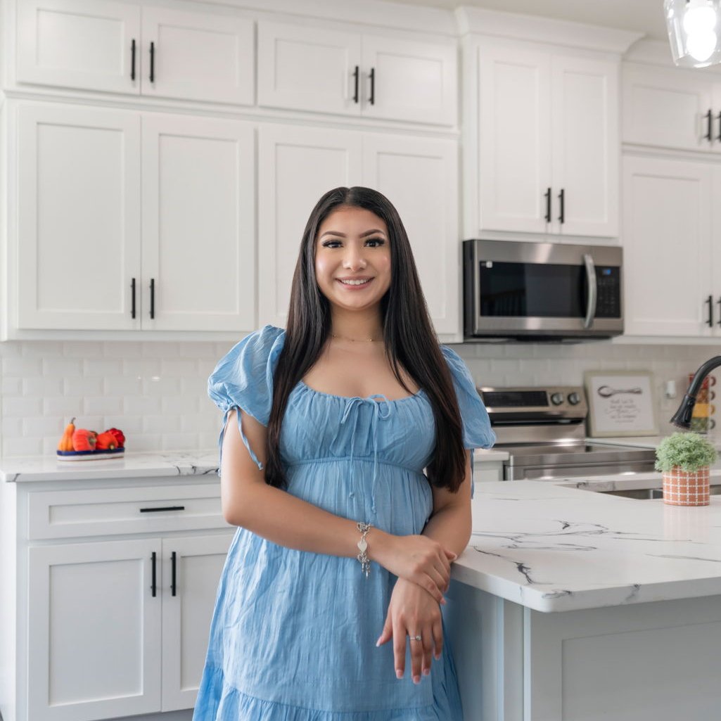 Enedhy Alvarez Fort Worth, TX Real Estate Agent Headshot