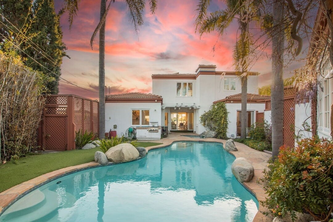 905 Berkeley St, 90403