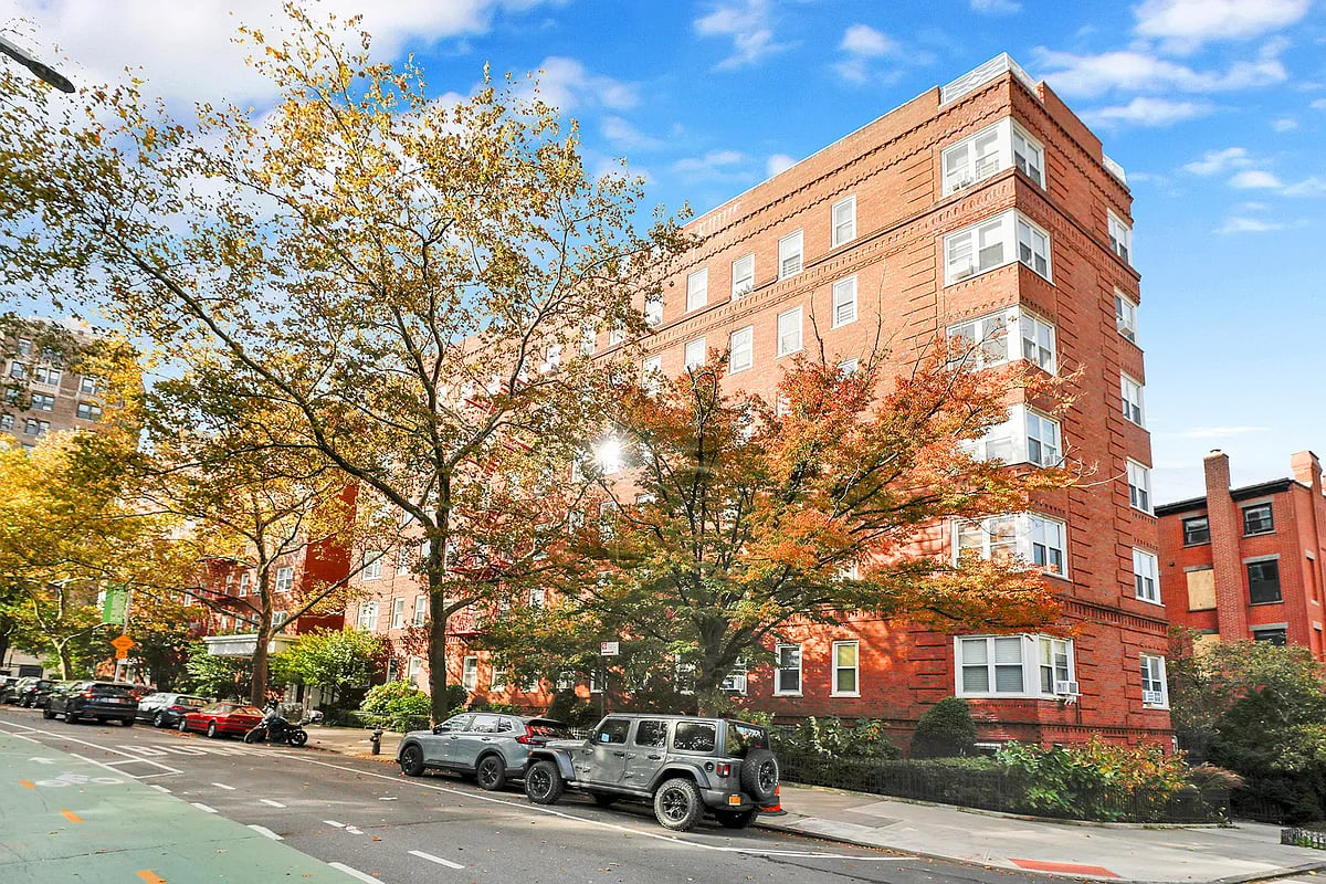 25 Plaza Street West #2C