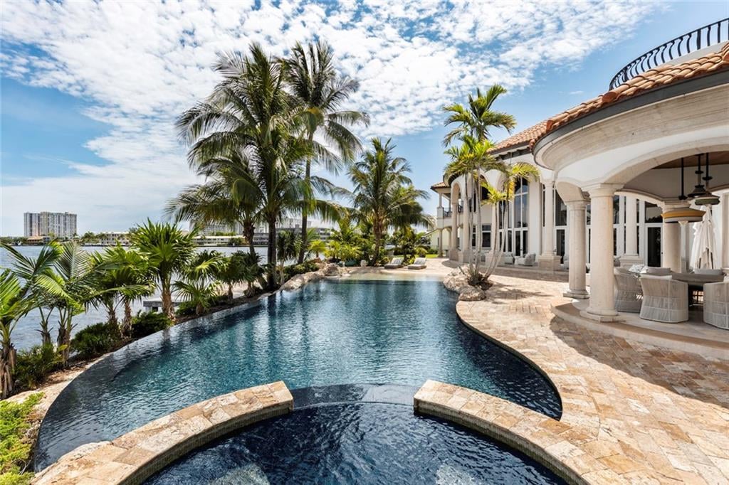 2593 SE 8th St, Pompano Beach, FL 33062