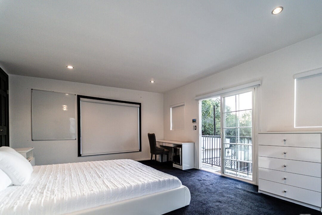 Evercrest Pavilion, Mulholland Dr, 90046