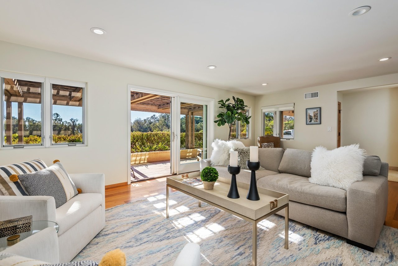 901 Aleeda Ln