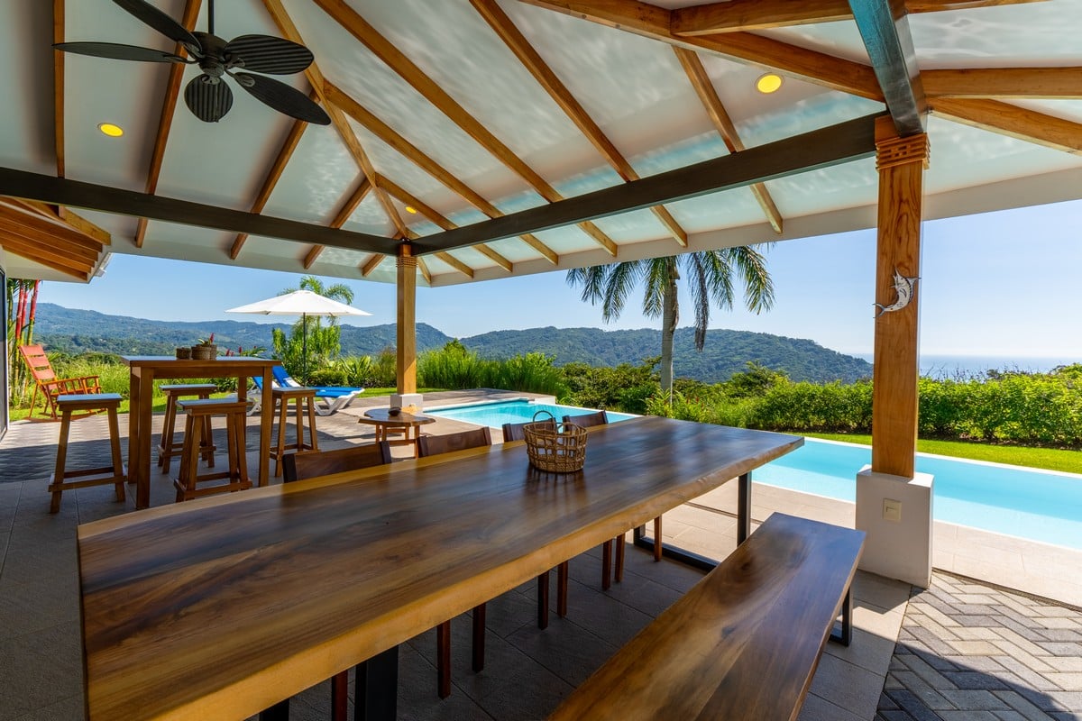  3 Bedroom Stunning Luxury Home Featuring Sweeping Valley & Ocean Views, 5.67 ACRES 