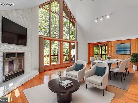 986 Walden Rd