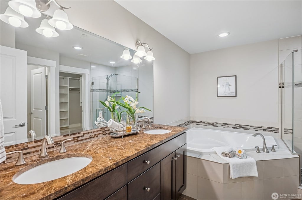 900 228th Avenue NE Unit: 16C