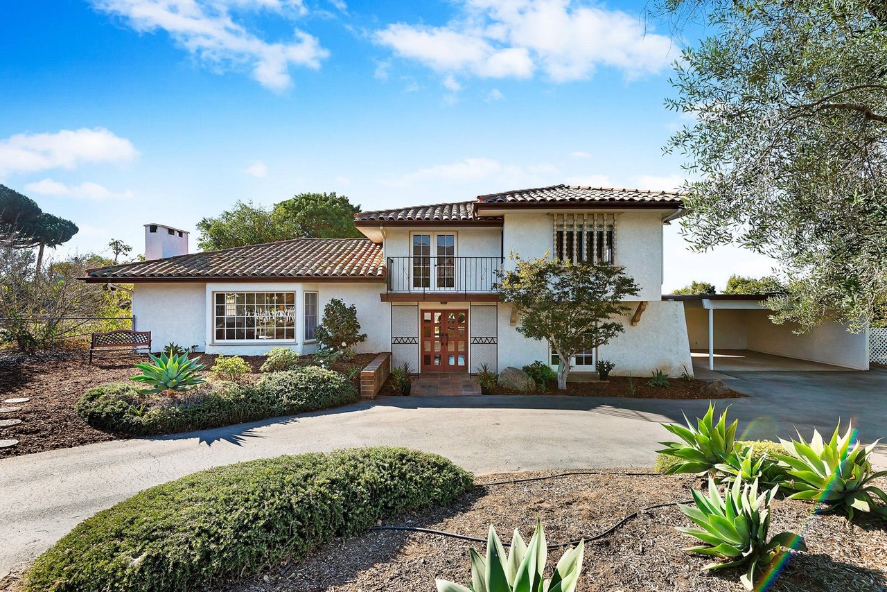 1225 Lomita Ln