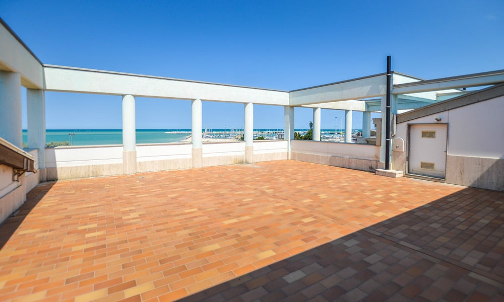 Perfect Penthouse with Panoramic Beachfront Views