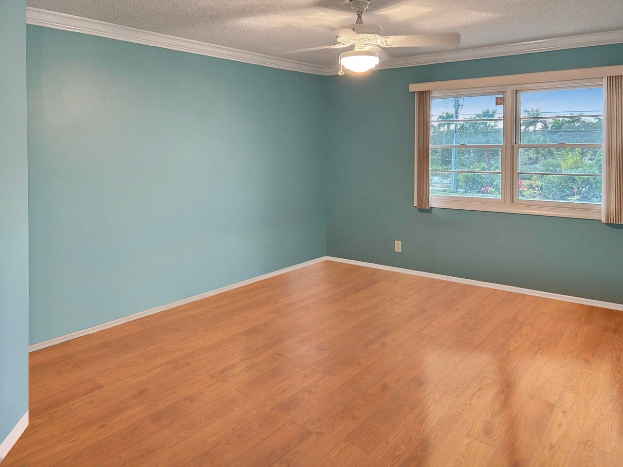 166 Seabreeze Cir
