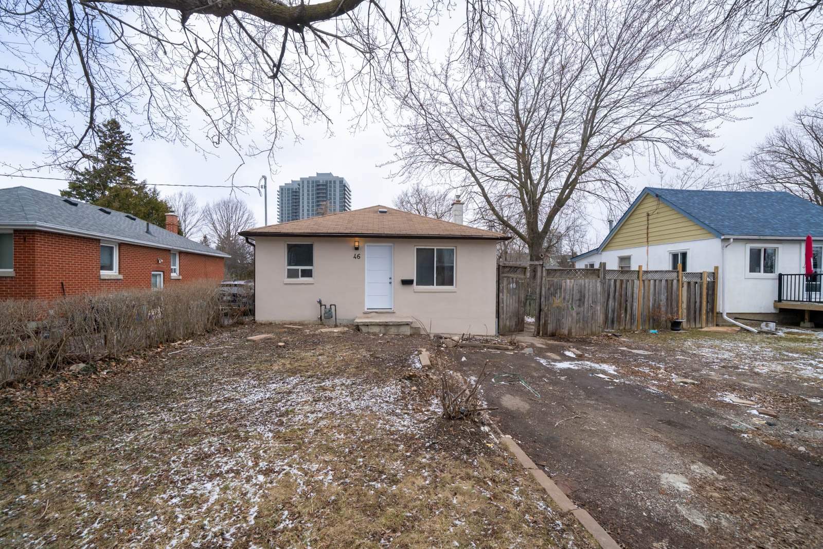 46 McMurchy Ave N