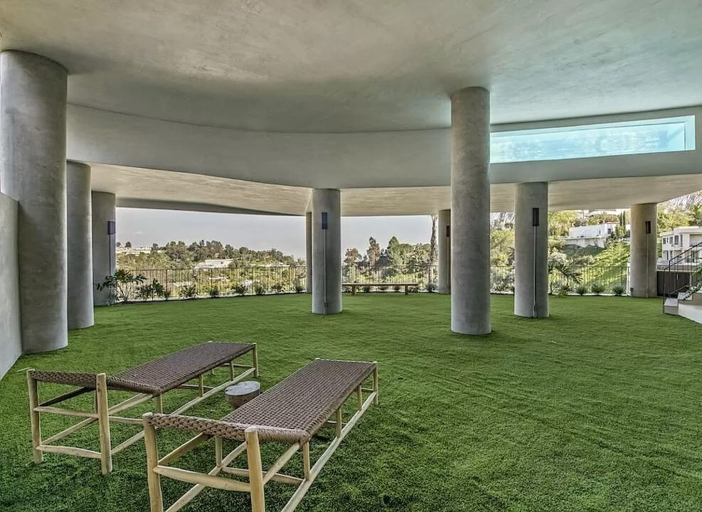 1050 Stradella Rd