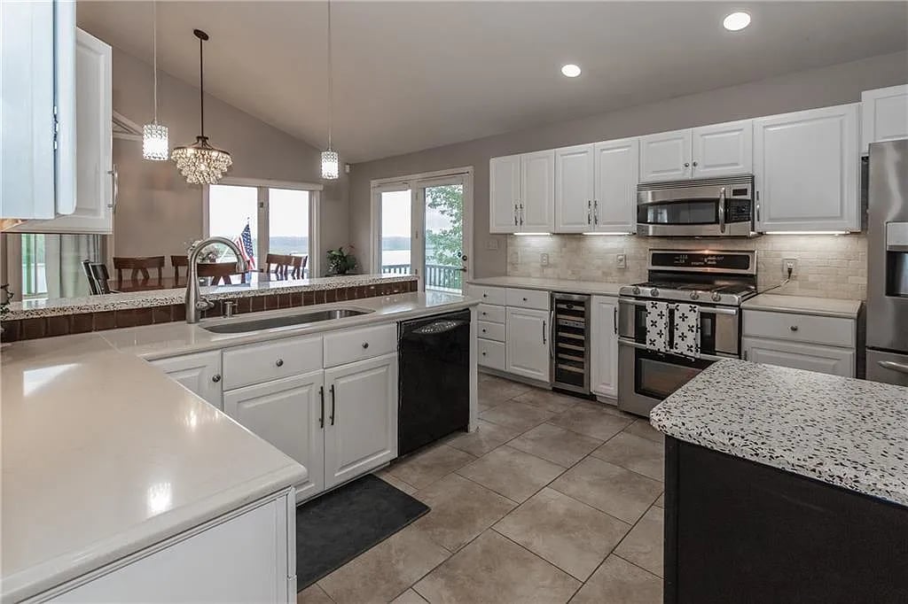 10461 W Grandview Dr