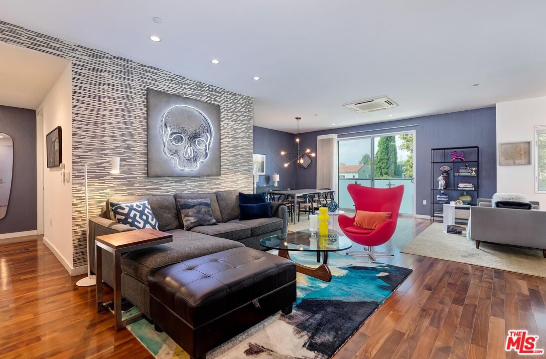 928 N Croft Ave Unit: 203