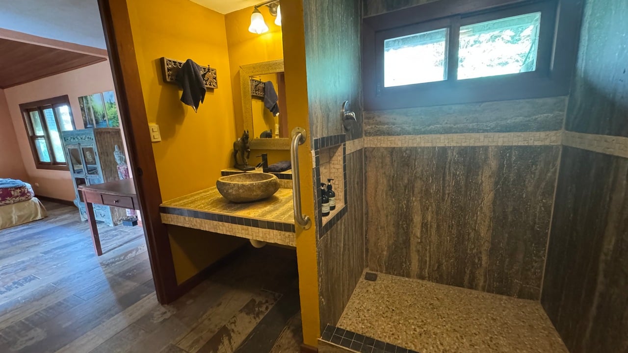 12 Room Hotel in Uvita with Ocean View Expansion Land