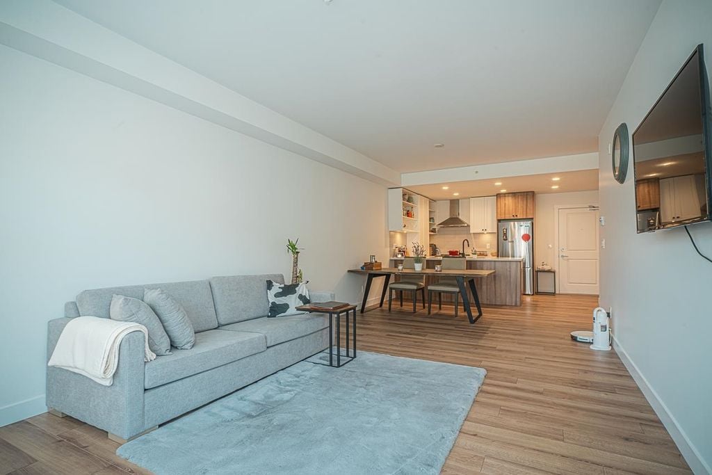 20487 65 Ave, #B202