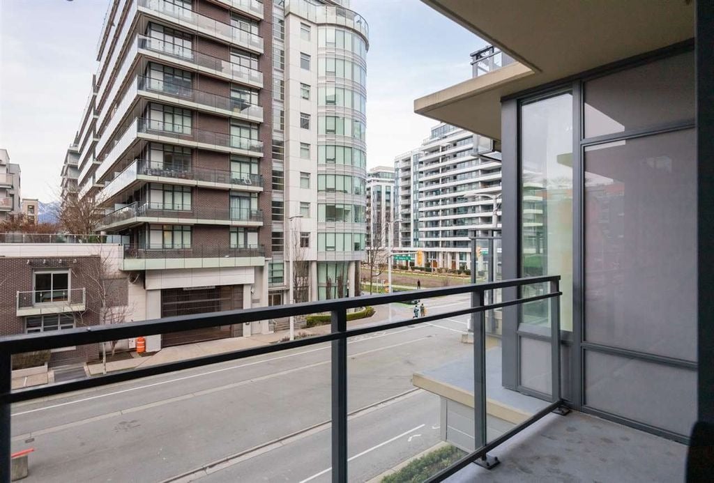 38 W 1st Ave, #320