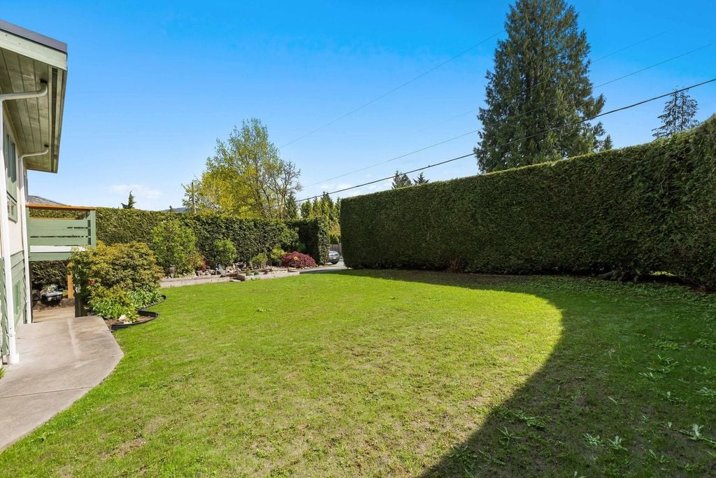 712 Fairway Dr