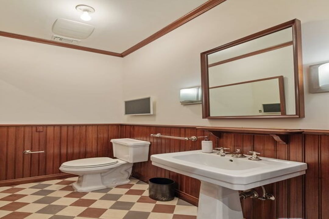 Aria Manor, Sunset Plaza Dr, 90069