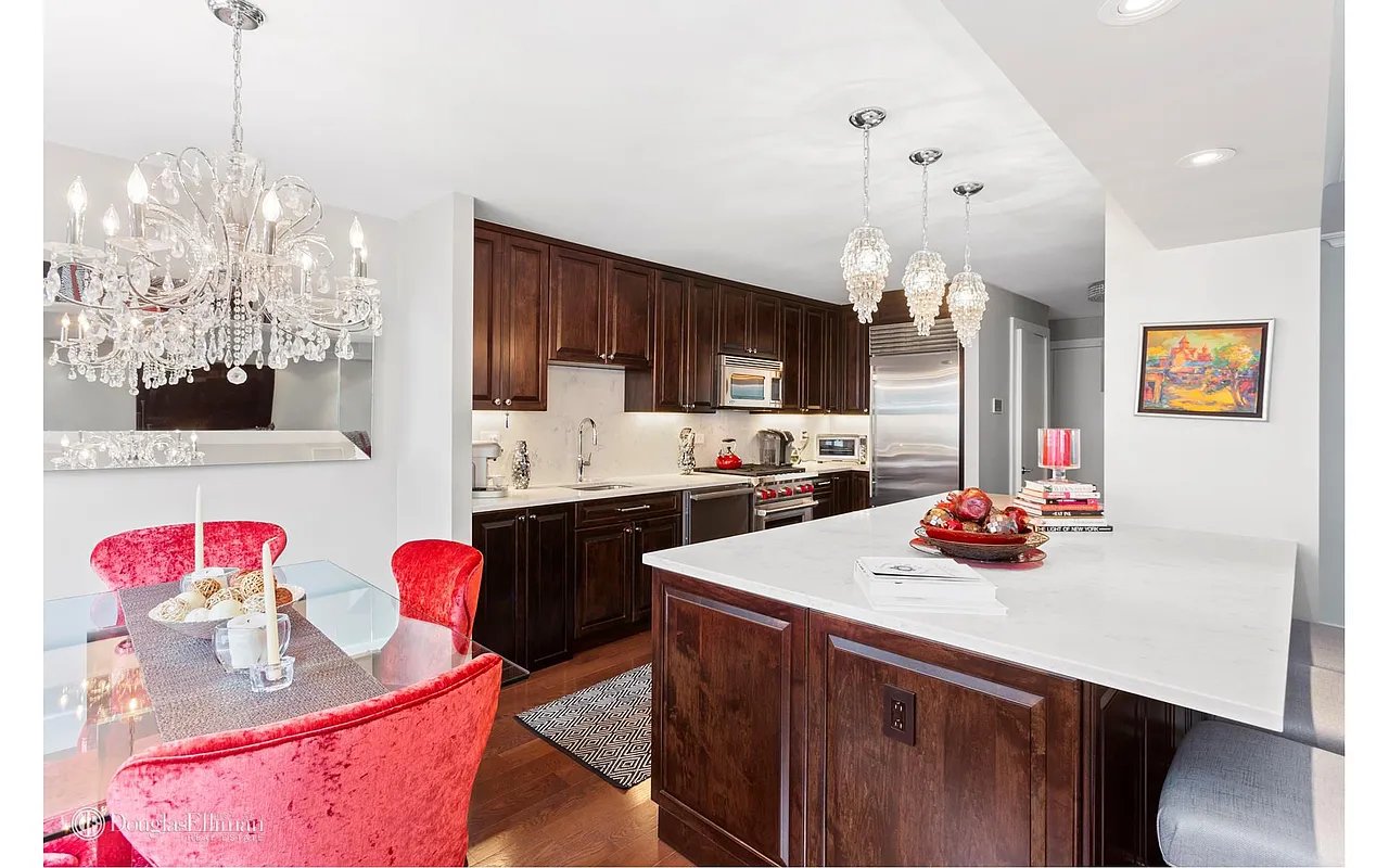 118 East 60th Street Unit: 15G