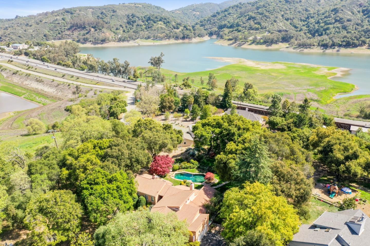 18260 Lakeview Ct Los Gatos, CA 95033