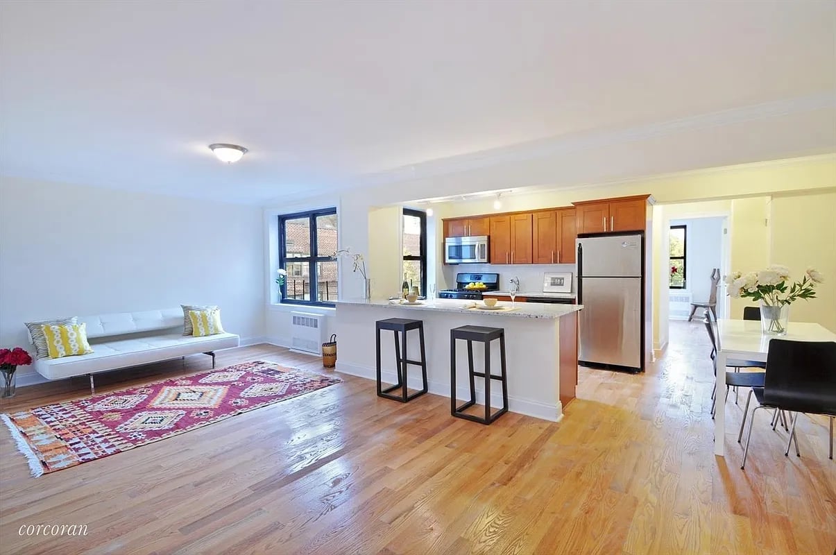 245 Bennett Avenue Unit: 4B