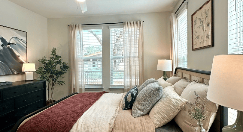 3 Months Free & $1,000 Look & Lease Gift Card!