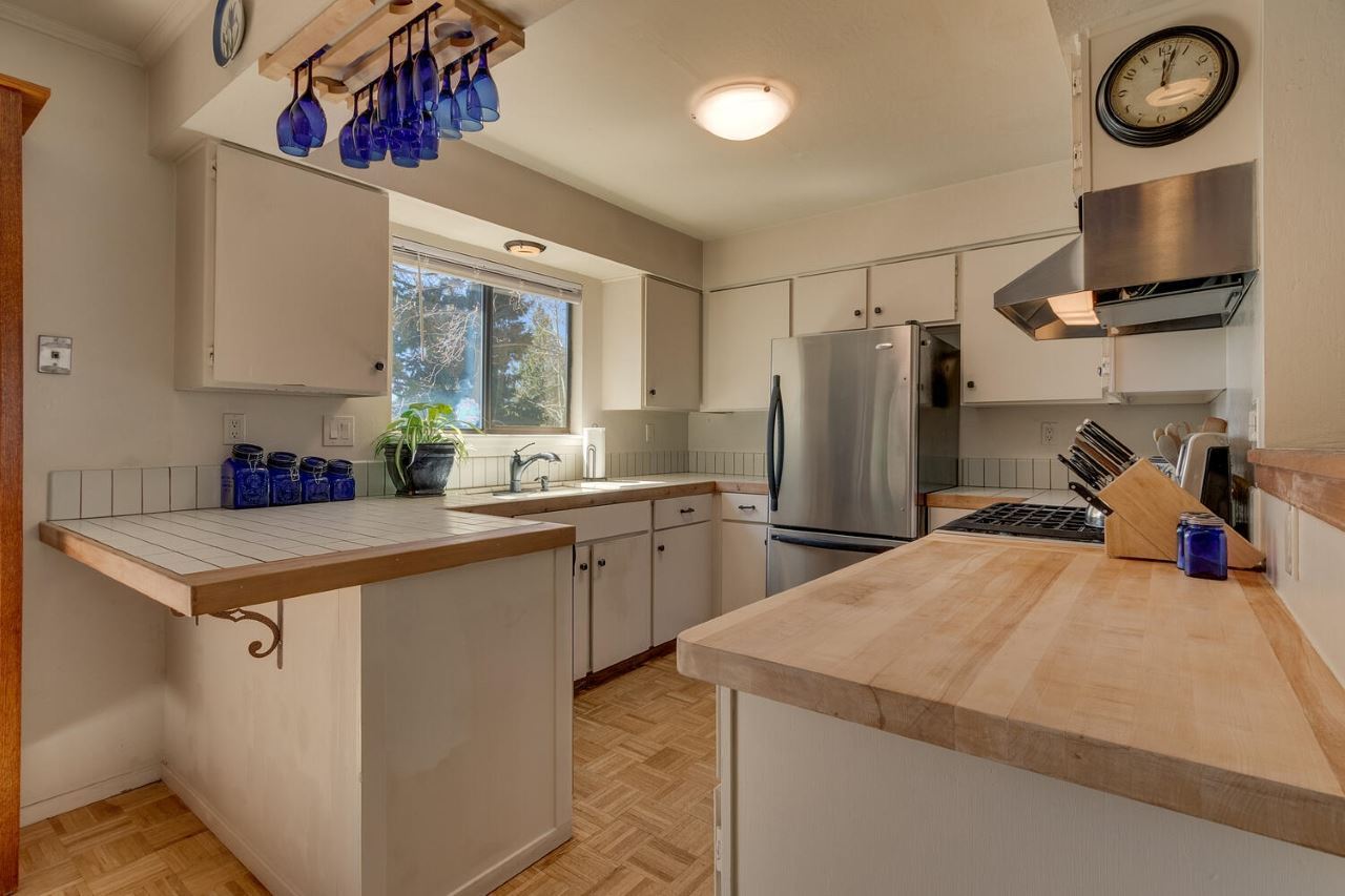 3070 Panorama Dr