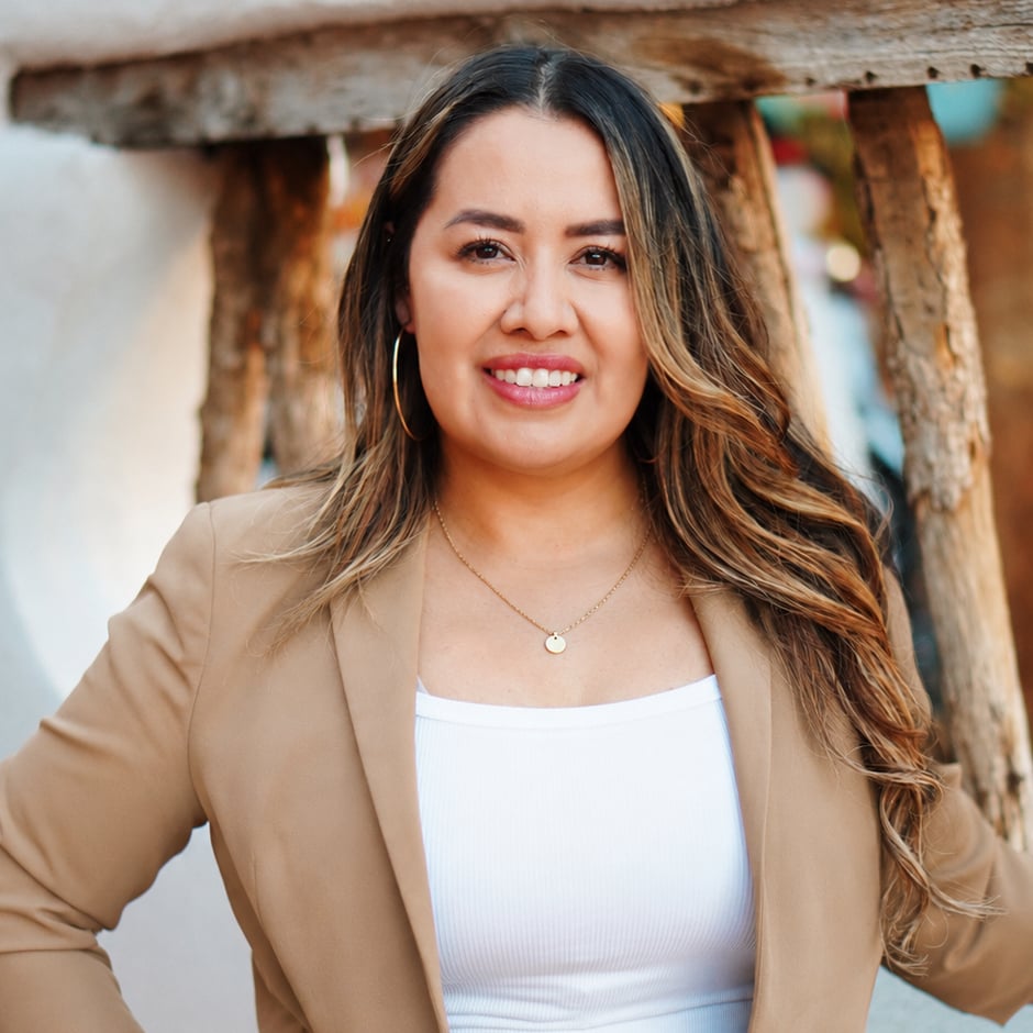 Viviana Montoya Albuquerque, NM Real Estate Agent Headshot