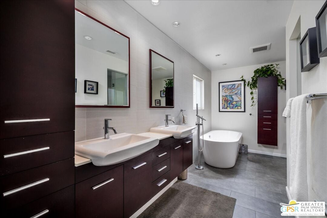 1240 S Beverly Dr