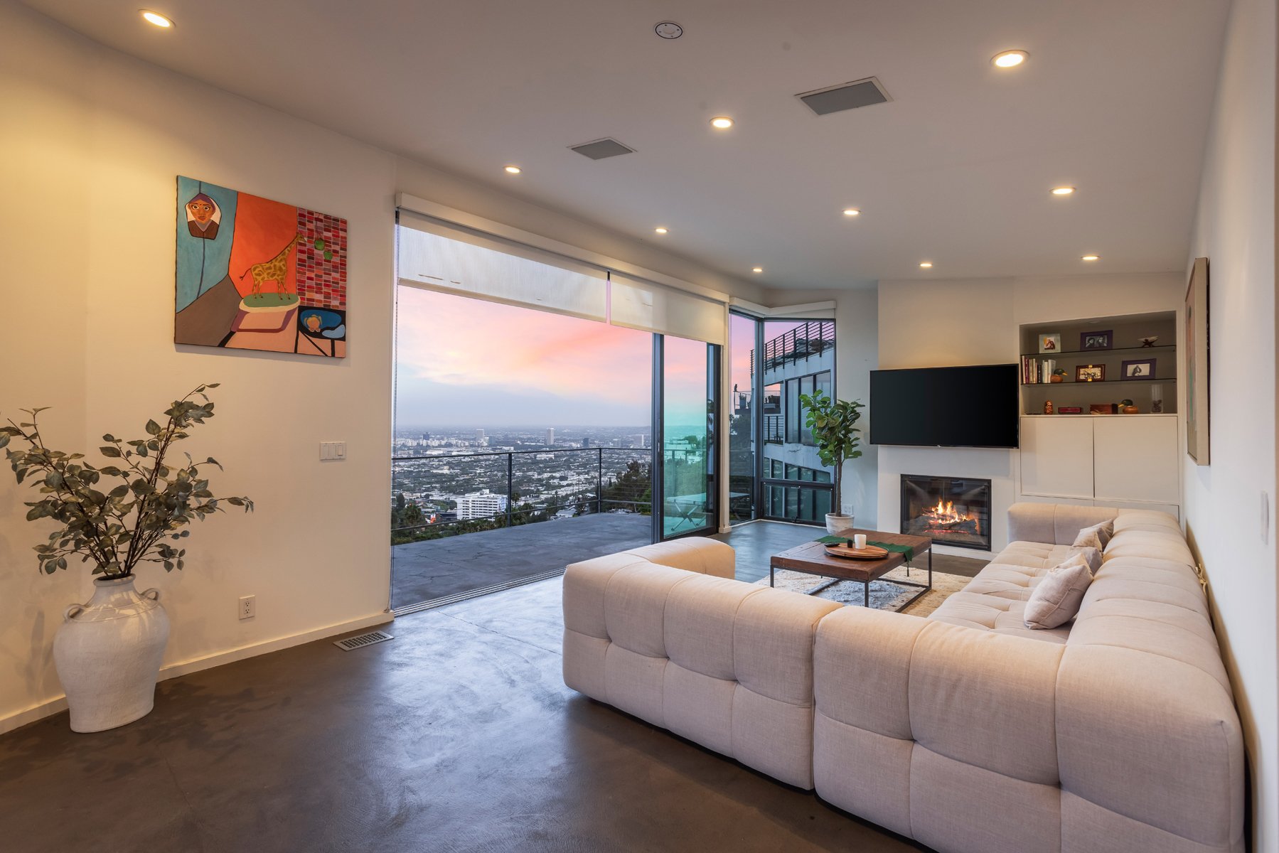 8634 Franklin Ave, Hollywood Hills 