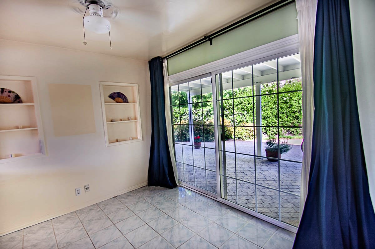 5730 Gentry Ave Valley Village, CA