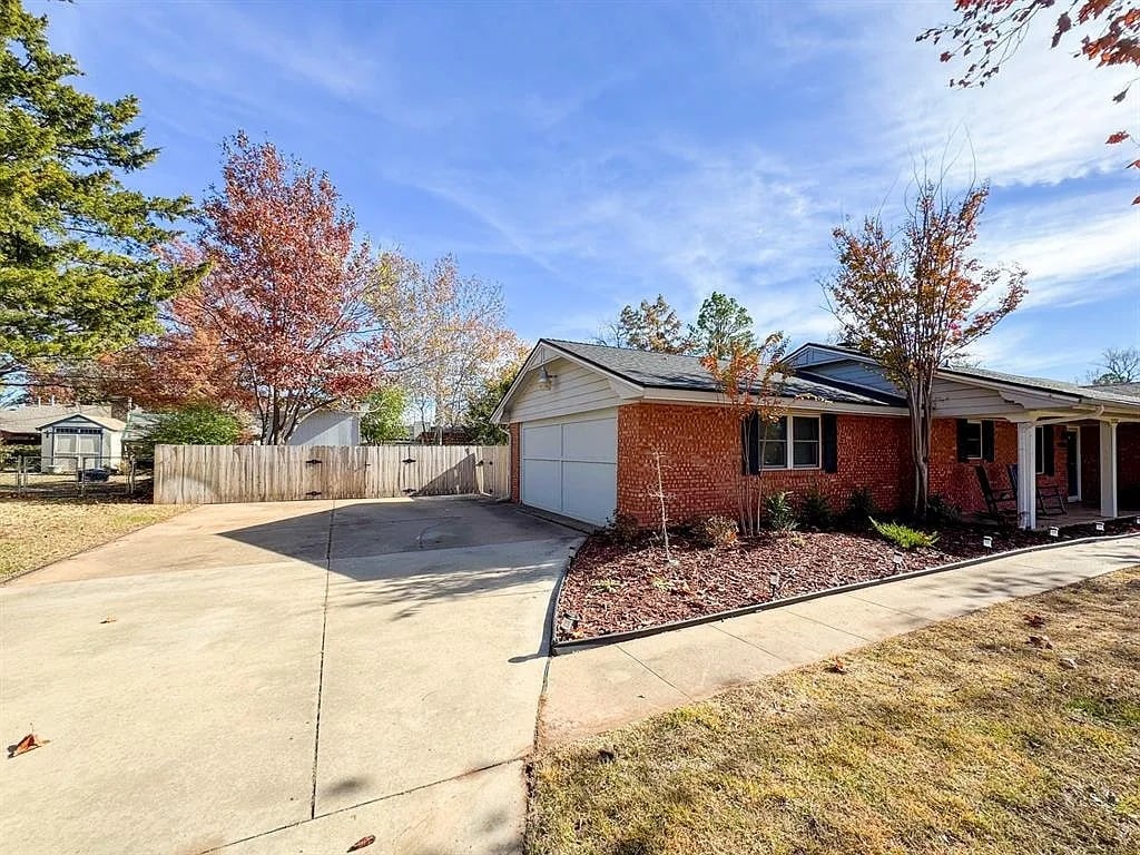 2733 Meadowbrook Dr