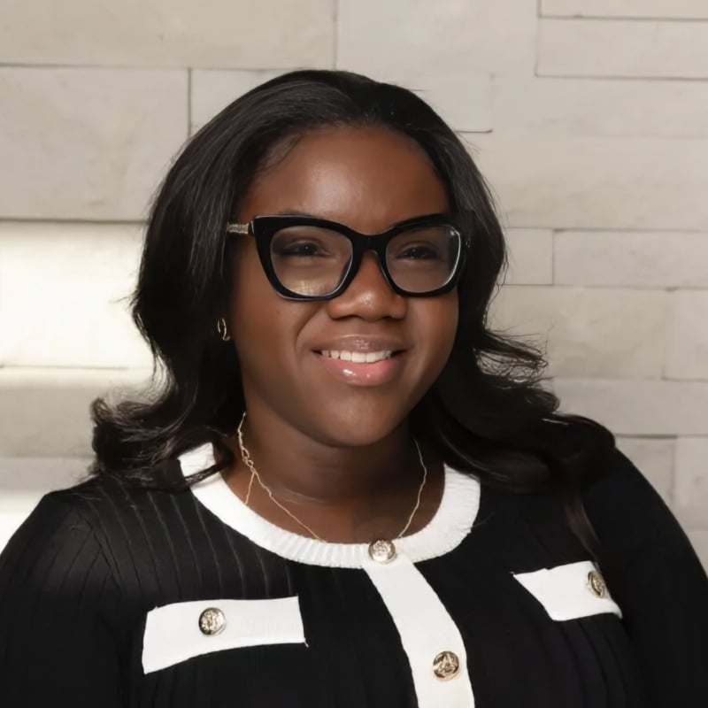 Yazmyne Sallis Virginia Real Estate Agent Headshot