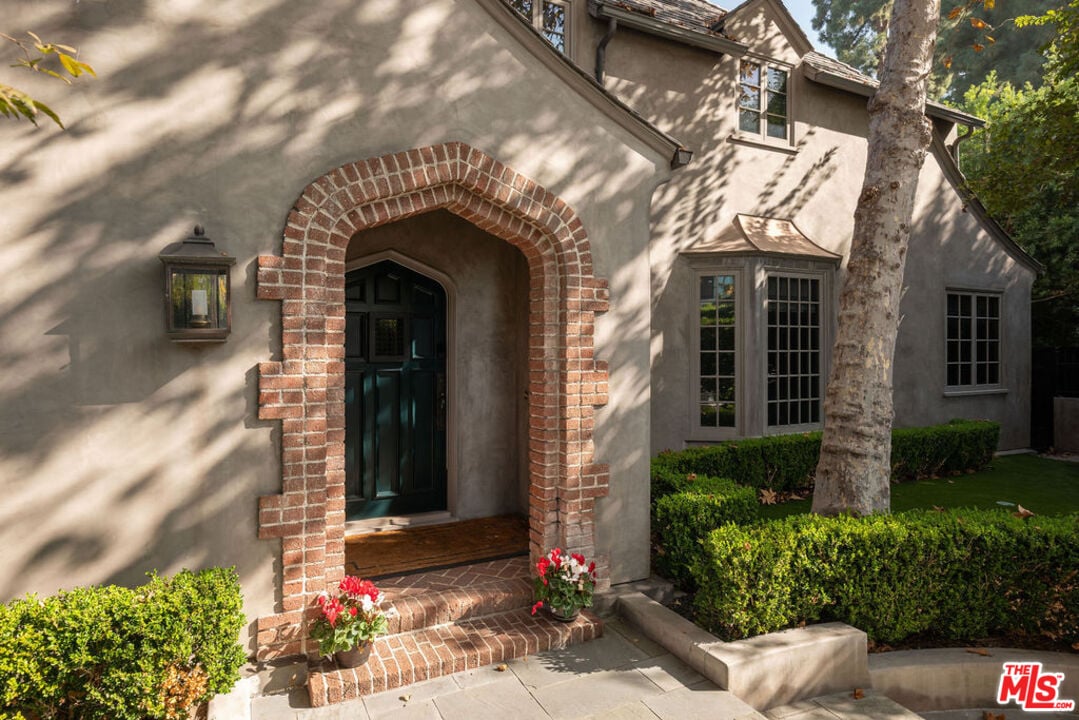 N Fairfax Ave, 90046