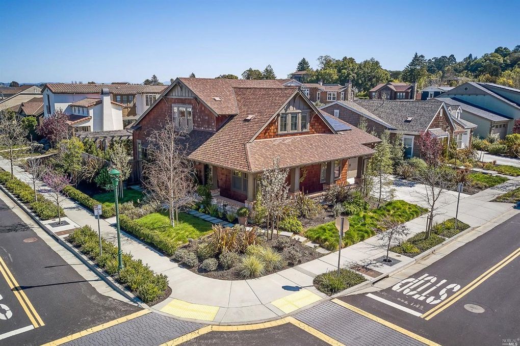 32 Rose Ln