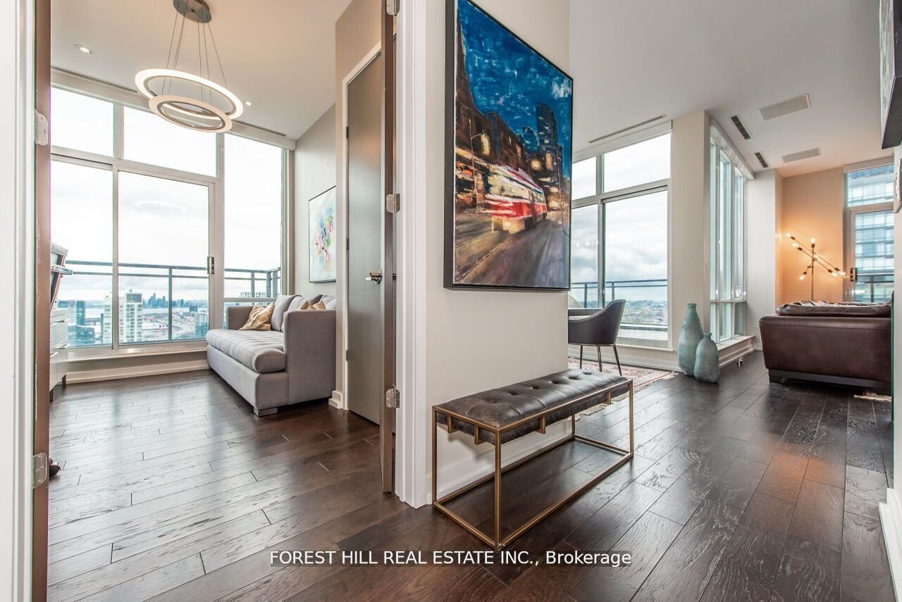 REFINED PENTHOUSE LIVING