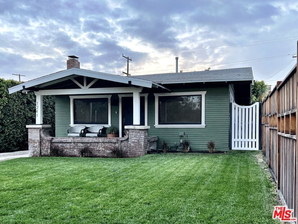 1241 N Vista St