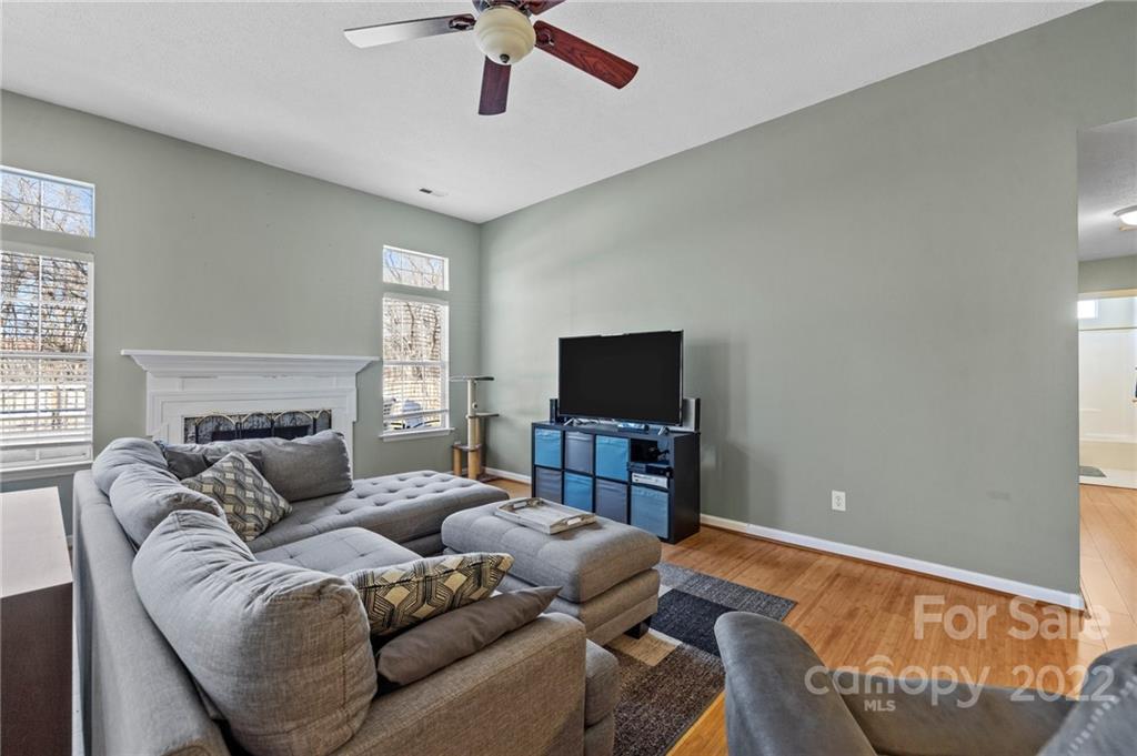 12109 Landing Green Dr