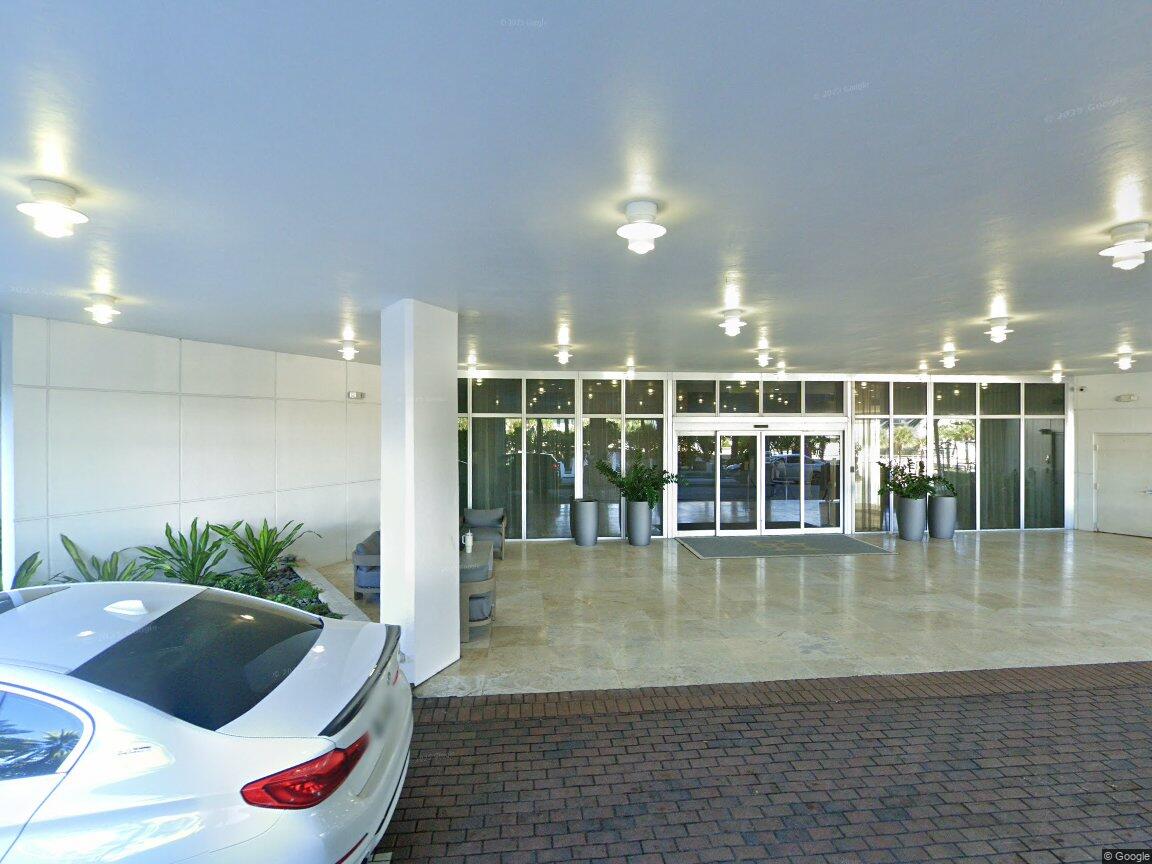 10275 Collins Ave APT: 933